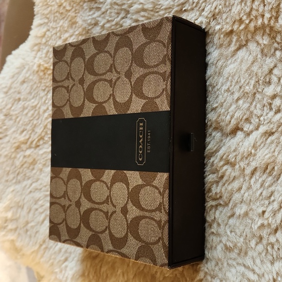 Awesome NWOT Coach Poker Set In Storage Chest 🎲♣️♠️ - Picture 2 of 15